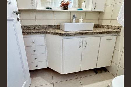 Apartamento à venda com 136m², 3 quartos e 4 vagas Apartamento à venda com 136m², 3 quartos e 4 vagasBanheiro da Suíte 3