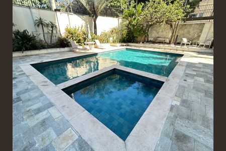 Apartamento à venda com 136m², 3 quartos e 4 vagas Apartamento à venda com 136m², 3 quartos e 4 vagasÁrea comum - Piscina