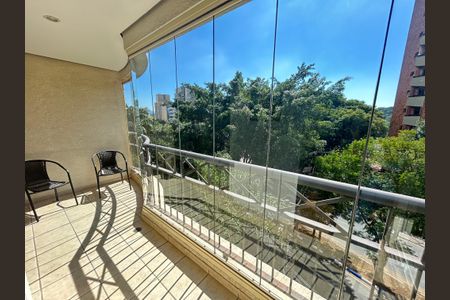 Apartamento à venda com 136m², 3 quartos e 4 vagas Apartamento à venda com 136m², 3 quartos e 4 vagasVaranda da Sala