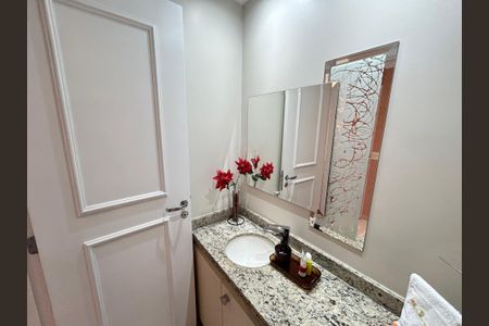 Apartamento à venda com 136m², 3 quartos e 4 vagas Apartamento à venda com 136m², 3 quartos e 4 vagasBanheiro 1