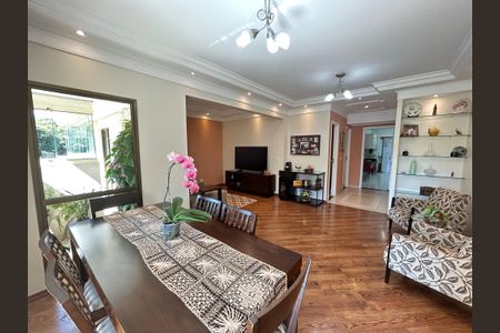 Apartamento à venda com 136m², 3 quartos e 4 vagas Apartamento à venda com 136m², 3 quartos e 4 vagasSala