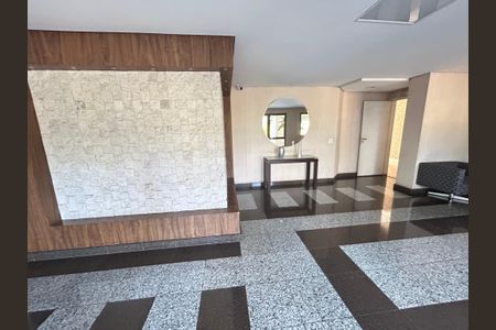 Apartamento à venda com 136m², 3 quartos e 4 vagas Apartamento à venda com 136m², 3 quartos e 4 vagasHall social
