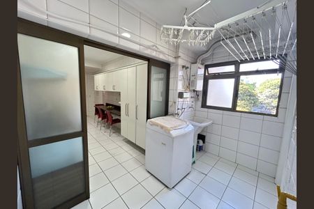 Apartamento à venda com 136m², 3 quartos e 4 vagas Apartamento à venda com 136m², 3 quartos e 4 vagasÁrea de Serviço