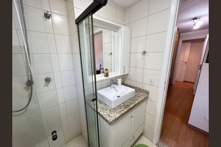 Apartamento à venda com 136m², 3 quartos e 4 vagas Apartamento à venda com 136m², 3 quartos e 4 vagasBanheiro da Suíte 1