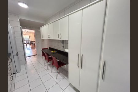 Apartamento à venda com 136m², 3 quartos e 4 vagas Apartamento à venda com 136m², 3 quartos e 4 vagasCozinha