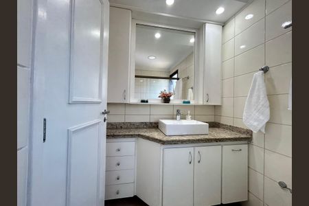 Apartamento à venda com 136m², 3 quartos e 4 vagas Apartamento à venda com 136m², 3 quartos e 4 vagasBanheiro da Suíte 3