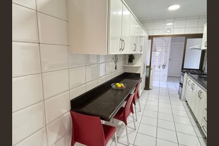 Apartamento à venda com 136m², 3 quartos e 4 vagas Apartamento à venda com 136m², 3 quartos e 4 vagasCozinha
