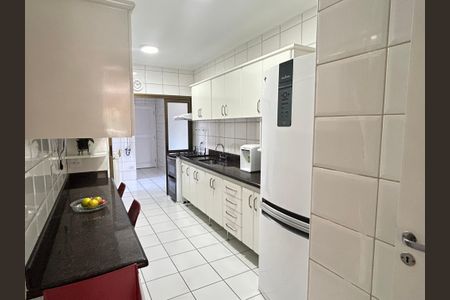 Apartamento à venda com 136m², 3 quartos e 4 vagas Apartamento à venda com 136m², 3 quartos e 4 vagasCozinha