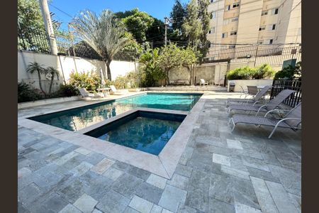 Apartamento à venda com 136m², 3 quartos e 4 vagas Apartamento à venda com 136m², 3 quartos e 4 vagasÁrea comum - Piscina