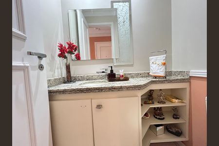 Apartamento à venda com 136m², 3 quartos e 4 vagas Apartamento à venda com 136m², 3 quartos e 4 vagasBanheiro 1