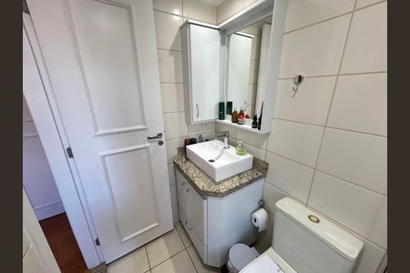 Apartamento à venda com 136m², 3 quartos e 4 vagas Apartamento à venda com 136m², 3 quartos e 4 vagasBanheiro da Suíte 2