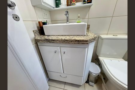 Apartamento à venda com 136m², 3 quartos e 4 vagas Apartamento à venda com 136m², 3 quartos e 4 vagasBanheiro da Suíte 2