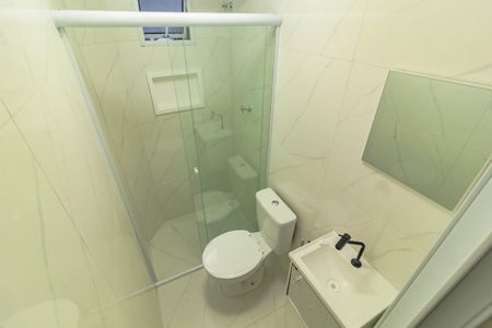 Banheiro social de kitnet/studio para alugar com 1 quarto, 15m² em Jardim Oriental, São Paulo