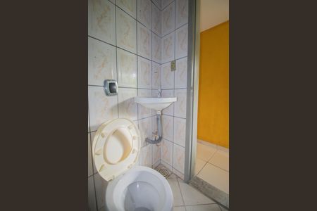 Banheiro de apartamento para alugar com 1 quarto, 40m² em Sete Pontes, São Gonçalo