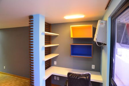 Apartamento à venda com 275m², 3 quartos e 2 vagas Apartamento à venda com 275m², 3 quartos e 2 vagasEscritório