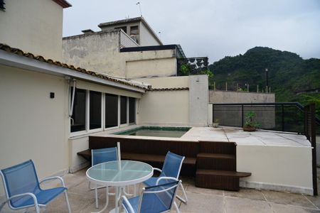 Apartamento à venda com 275m², 3 quartos e 2 vagas Apartamento à venda com 275m², 3 quartos e 2 vagasCobertura - Piscina