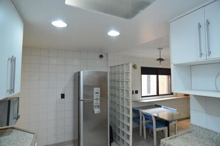 Apartamento à venda com 275m², 3 quartos e 2 vagas Apartamento à venda com 275m², 3 quartos e 2 vagasCozinha