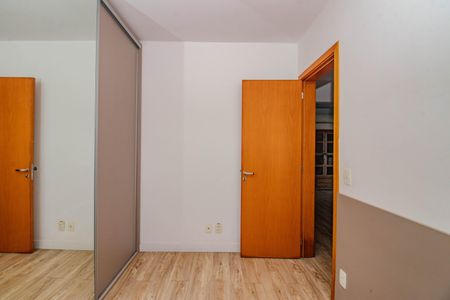 Quarto de apartamento à venda com 2 quartos, 75m² em Santa Maria Goretti, Porto Alegre