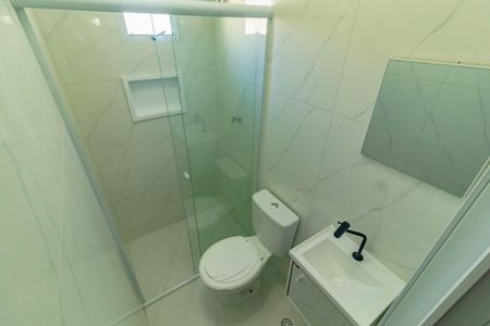 Banheiro social de kitnet/studio para alugar com 1 quarto, 16m² em Jardim Oriental, São Paulo