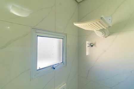 Banheiro social de kitnet/studio para alugar com 1 quarto, 16m² em Jardim Oriental, São Paulo