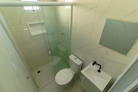 Banheiro social de kitnet/studio para alugar com 1 quarto, 15m² em Jardim Oriental, São Paulo