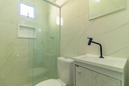 Banheiro social de kitnet/studio para alugar com 1 quarto, 15m² em Jardim Oriental, São Paulo