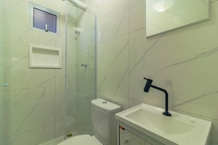 Banheiro social de kitnet/studio para alugar com 1 quarto, 16m² em Jardim Oriental, São Paulo