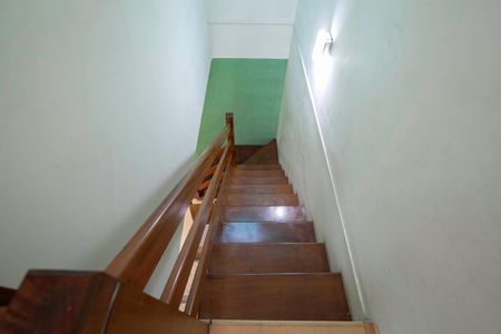 Casa à venda com 78m², 1 quarto e 2 vagas Casa à venda com 78m², 1 quarto e 2 vagasEscada