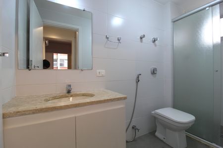 Banheiro de apartamento para alugar com 1 quarto, 59m² em Itaim Bibi, São Paulo