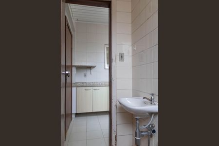 Apartamento à venda com 135m², 4 quartos e 2 vagas Apartamento à venda com 135m², 4 quartos e 2 vagasBanheiro de serviço