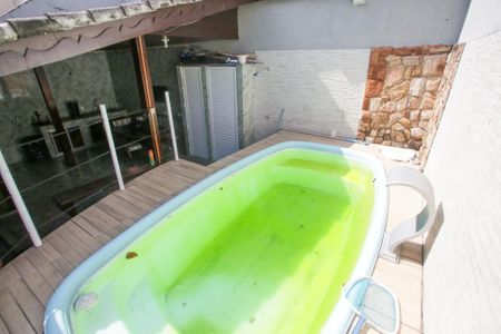 Casa de condomínio à venda com 235m², 4 quartos e 3 vagasPiscina