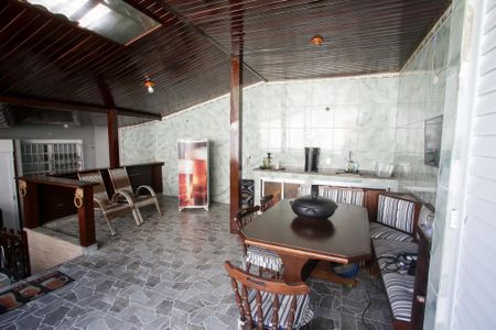 Casa de condomínio à venda com 235m², 4 quartos e 3 vagasÁrea gourmet