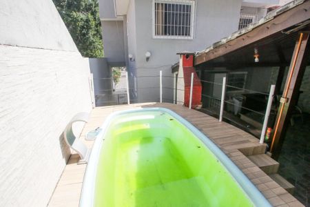 Casa de condomínio à venda com 235m², 4 quartos e 3 vagasPiscina