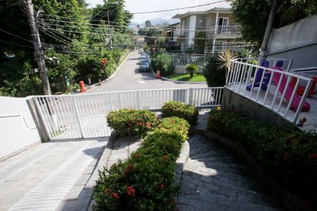 Casa de condomínio à venda com 235m², 4 quartos e 3 vagasjardim