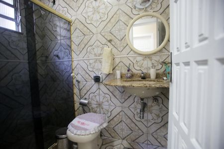 Casa de condomínio à venda com 235m², 4 quartos e 3 vagasBanheiro Social