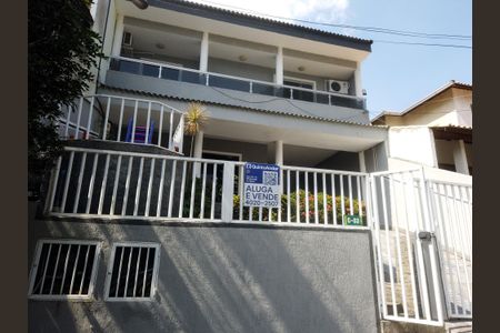 Casa de condomínio à venda com 235m², 4 quartos e 3 vagasFachada