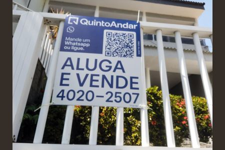 Casa de condomínio à venda com 235m², 4 quartos e 3 vagasPlaquinha