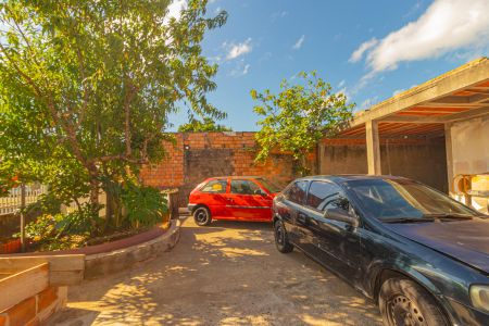 Casa à venda com 217m², 2 quartos e 3 vagas Casa à venda com 217m², 2 quartos e 3 vagasPátio da frente/garagem