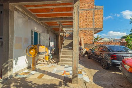 Casa à venda com 217m², 2 quartos e 3 vagas Casa à venda com 217m², 2 quartos e 3 vagascasa da frente em construção