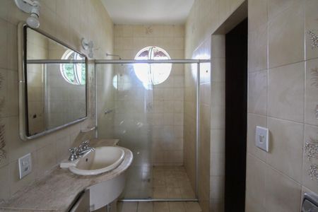 Casa para alugar com 360m², 3 quartos e 4 vagas Casa para alugar com 360m², 3 quartos e 4 vagasBanheiro da Suíte