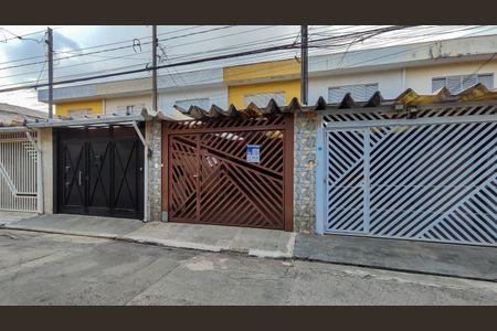Casa à venda com 85m², 2 quartos e 1 vaga Casa à venda com 85m², 2 quartos e 1 vagaFachada