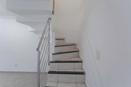 Escada de casa para alugar com 3 quartos, 140m² em Jardim Montanhês, Belo Horizonte