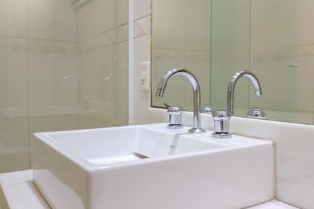 Apartamento para alugar com 120m², 2 quartos e 2 vagas Apartamento para alugar com 120m², 2 quartos e 2 vagasBanheiro da Suíte 1