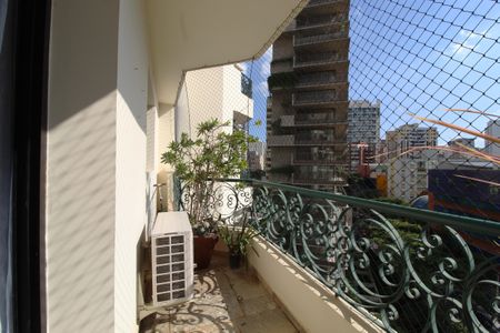 Apartamento à venda com 140m², 3 quartos e 2 vagasVaranda