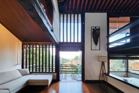 Sala  de casa para alugar com 3 quartos, 392m² em Cosme Velho, Rio de Janeiro