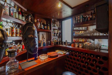 Apartamento à venda com 200m², 3 quartos e 3 vagas Apartamento à venda com 200m², 3 quartos e 3 vagasBar