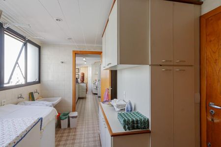 Apartamento à venda com 200m², 3 quartos e 3 vagas Apartamento à venda com 200m², 3 quartos e 3 vagasÁrea de Serviço