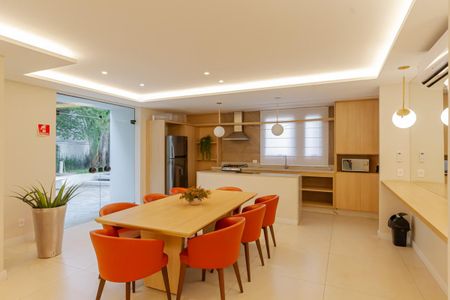 Apartamento à venda com 200m², 3 quartos e 3 vagas Apartamento à venda com 200m², 3 quartos e 3 vagasÁrea comum - Salão de festas