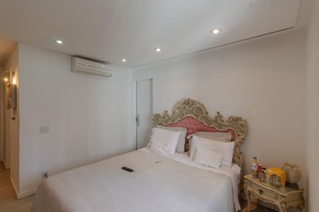 Apartamento à venda com 200m², 3 quartos e 3 vagas Apartamento à venda com 200m², 3 quartos e 3 vagasSuíte 2