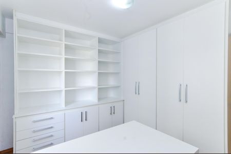 Apartamento à venda com 70m², 3 quartos e 2 vagasQuarto 2